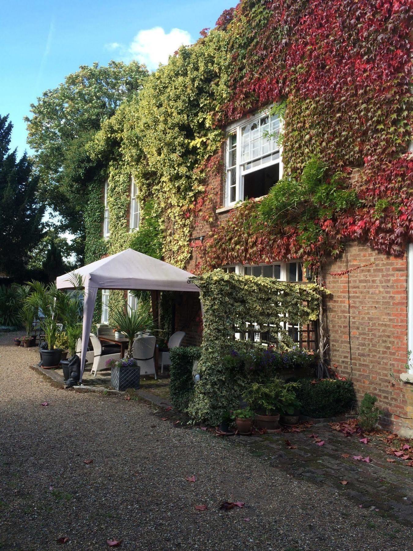 Harmondsworth Hall Guest House West Drayton  Exterior photo